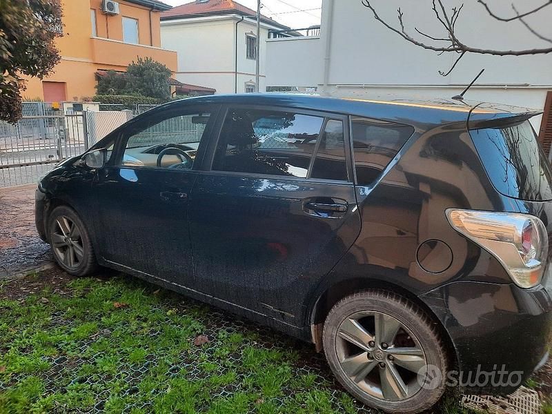 Usata Toyota Verso Active 112 CV (82 kW) 2014 Nero Monovolume