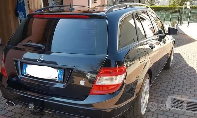 Usata Mercedes C200 136 CV (100 kW) 2010 Nero Station wagon