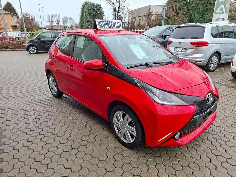 Usata Toyota Aygo X-play 69 CV (50 kW) 2017 Rosso Utilitaria