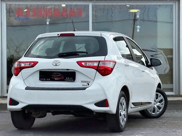 Usata Toyota Yaris Active 69 CV (50 kW) 2018 Bianco