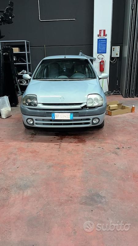 Usata Renault Clio II 2001 Grigio Berlina