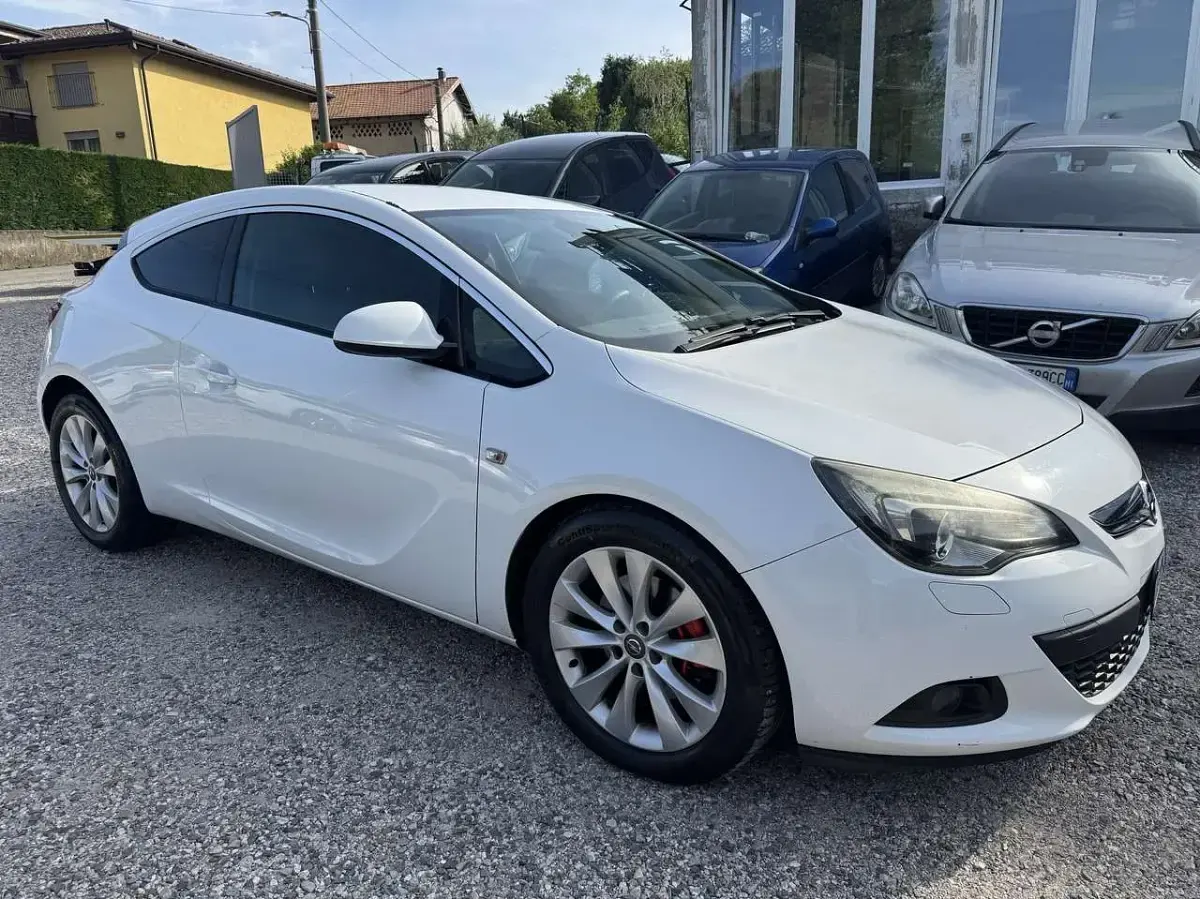 Usata Opel Astra GTC Cosmo 131 CV (96 kW) 2012 Other Berlina