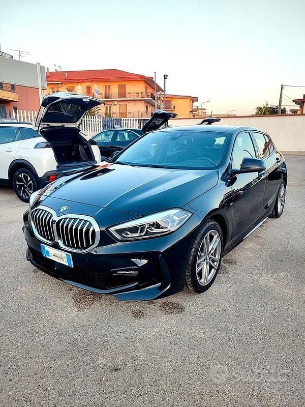 Nero Usata 2022 BMW 118 M Sport Due volumi | 23.500 € (Buon prezzo) - Immagine 1/4