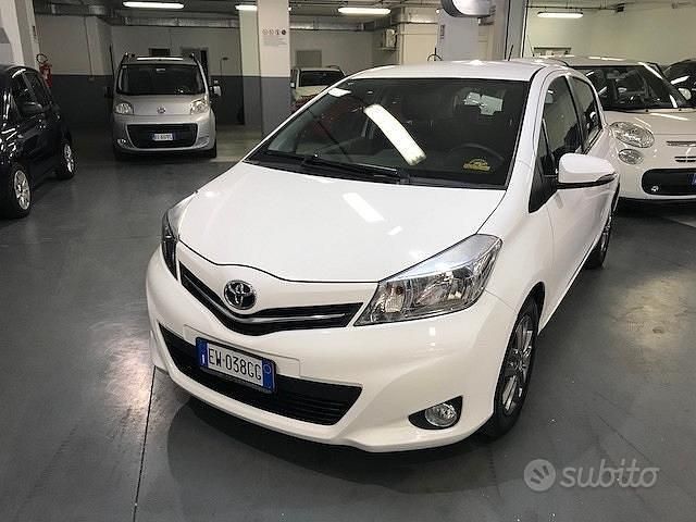 Usata Toyota Yaris Lounge 69 CV (50 kW) 2014 Other Utilitaria