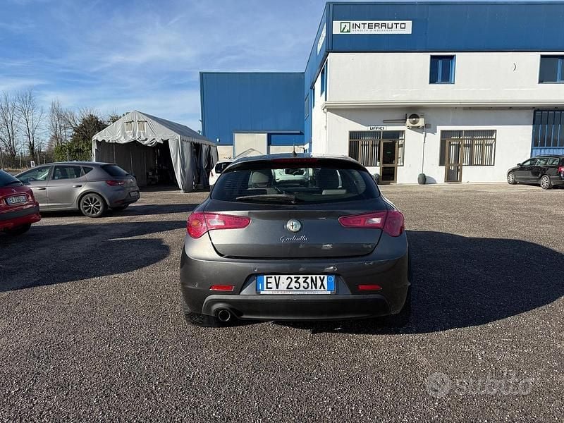 Usata Alfa Romeo Giulietta Exclusive 105 CV (77 kW) 2014 Grigio Berlina