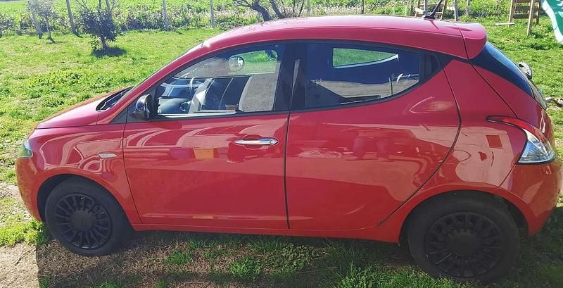 Usata Lancia Ypsilon 69 CV (50 kW) 2022 Utilitaria