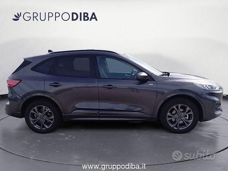 Usata Ford Kuga ST-Line 224 CV (164 kW) 2023 Blu SUV