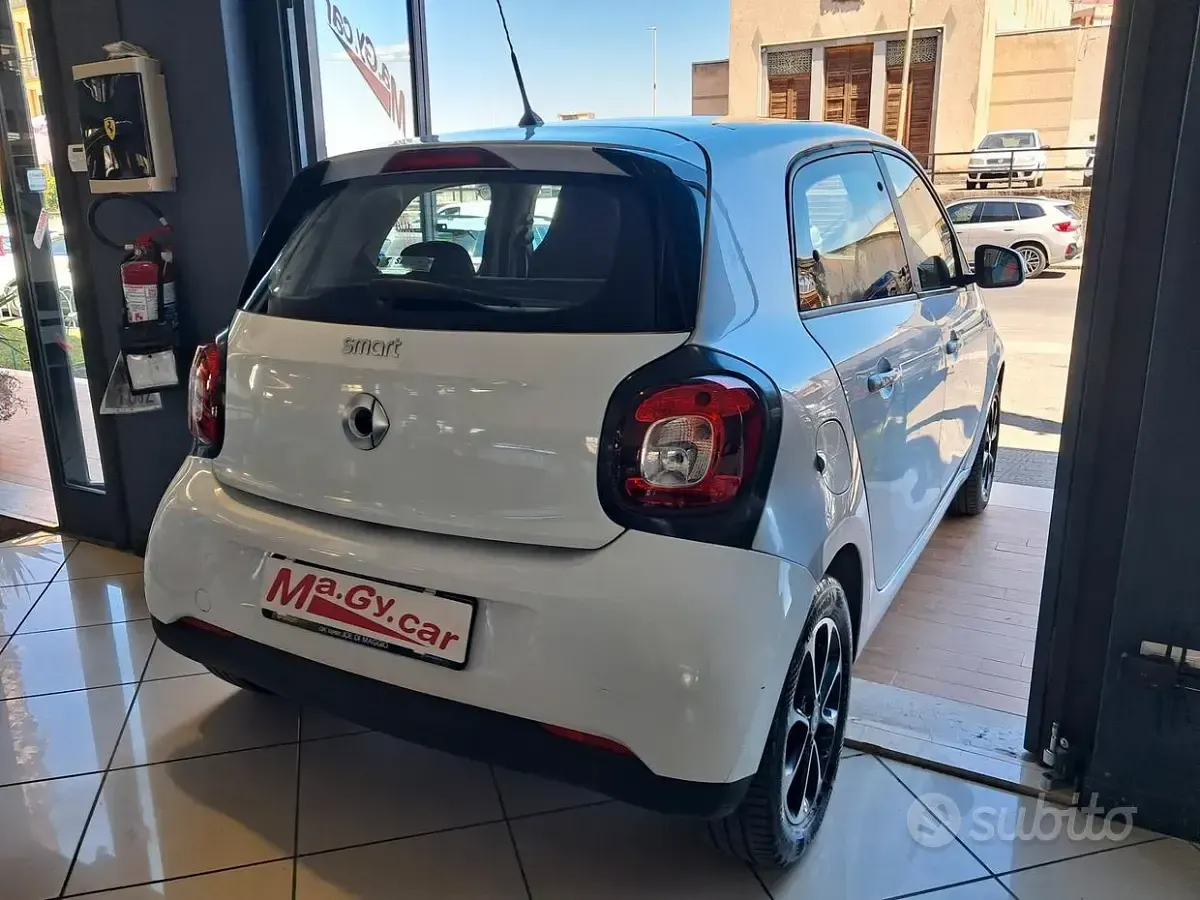 Usata Smart ForFour Passion 71 CV (52 kW) 2015 Bianco Utilitaria