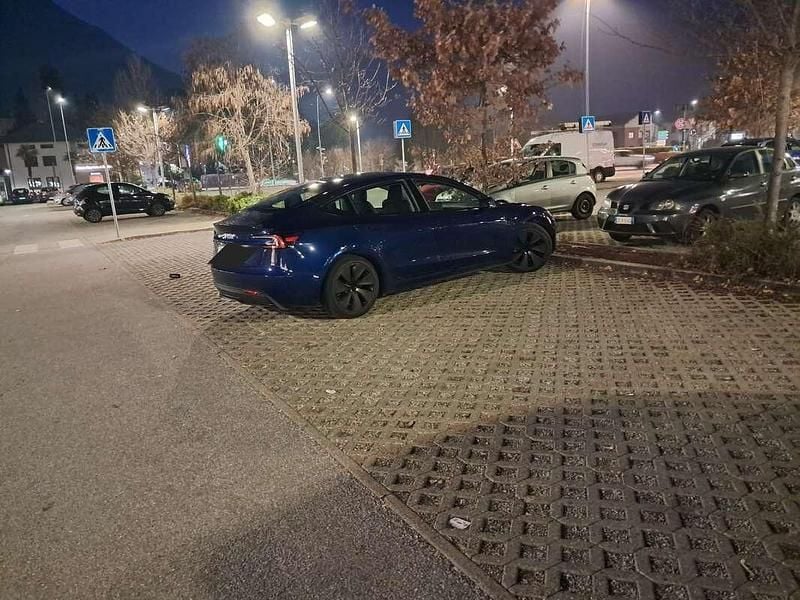 Usata Tesla Model 3 Standard Range 88 kW (120 CV) 2024 Berlina