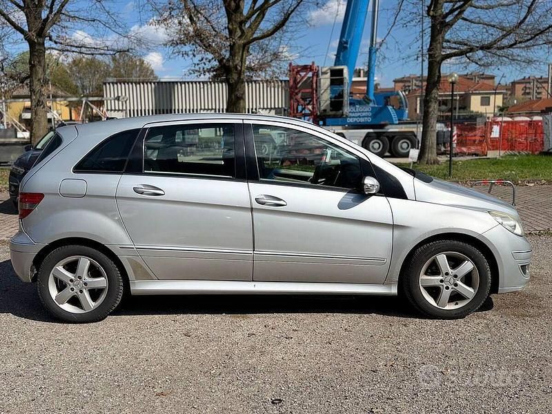 Usata Mercedes B170 Chrome 116 CV (85 kW) 2006 Grigio Monovolume