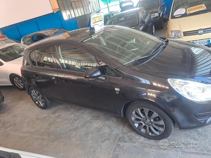 Usata Opel Corsa Cosmo 100 CV (73 kW) 2011 Nero Utilitaria