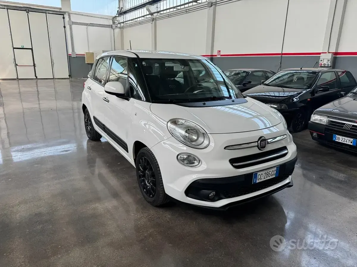 Begagnad Fiat 500L Mirror 95 HK (69 kW) 2020 Vit Minibuss