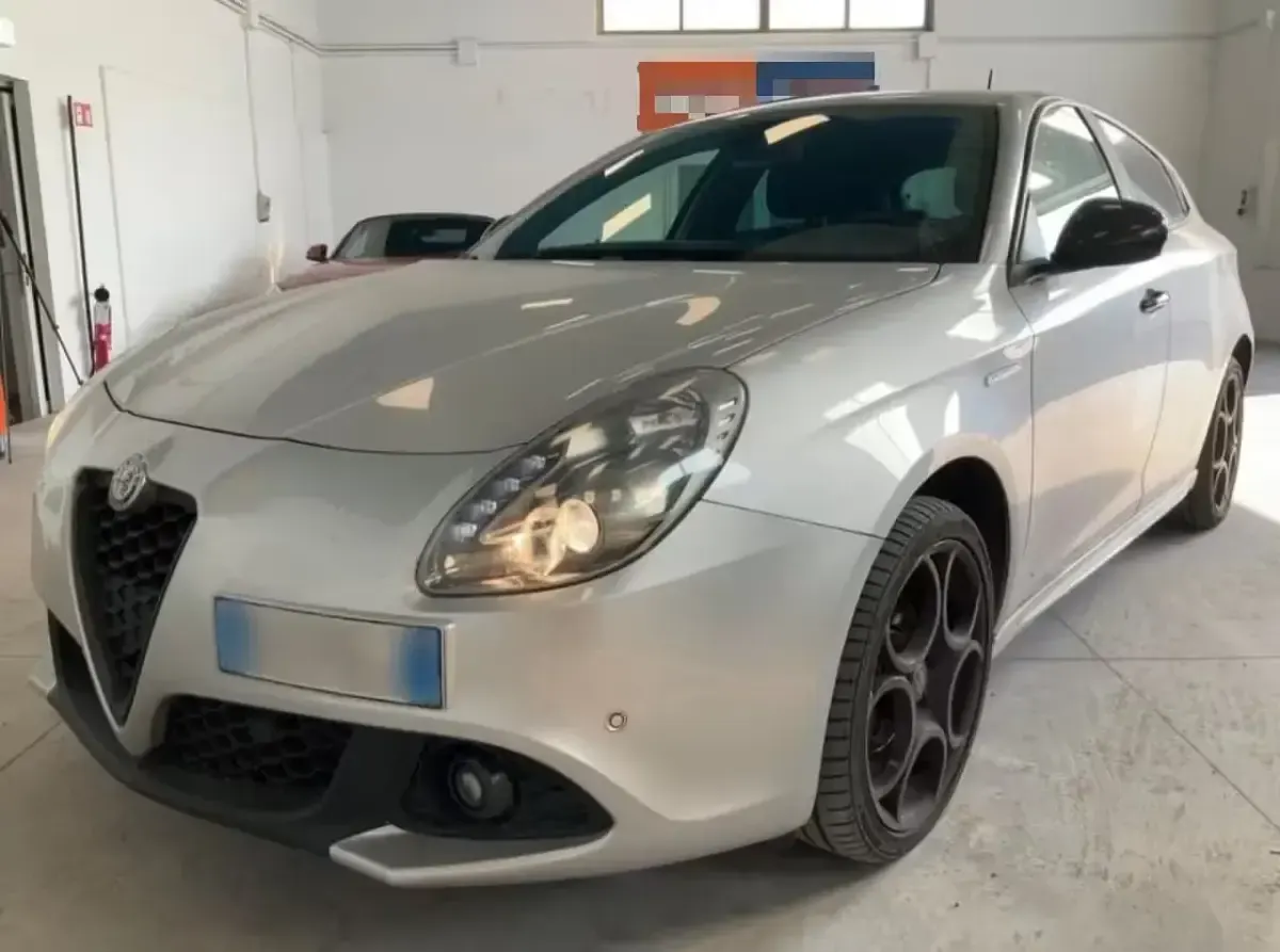 Usata Alfa Romeo Giulietta Tech Edition 120 CV (88 kW) 2020 Argento Utilitaria