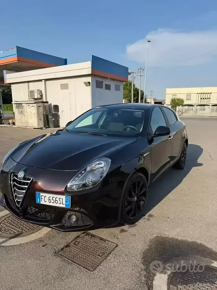 Usata Alfa Romeo Giulietta 120 CV (88 kW) 2016 Marrone Utilitaria