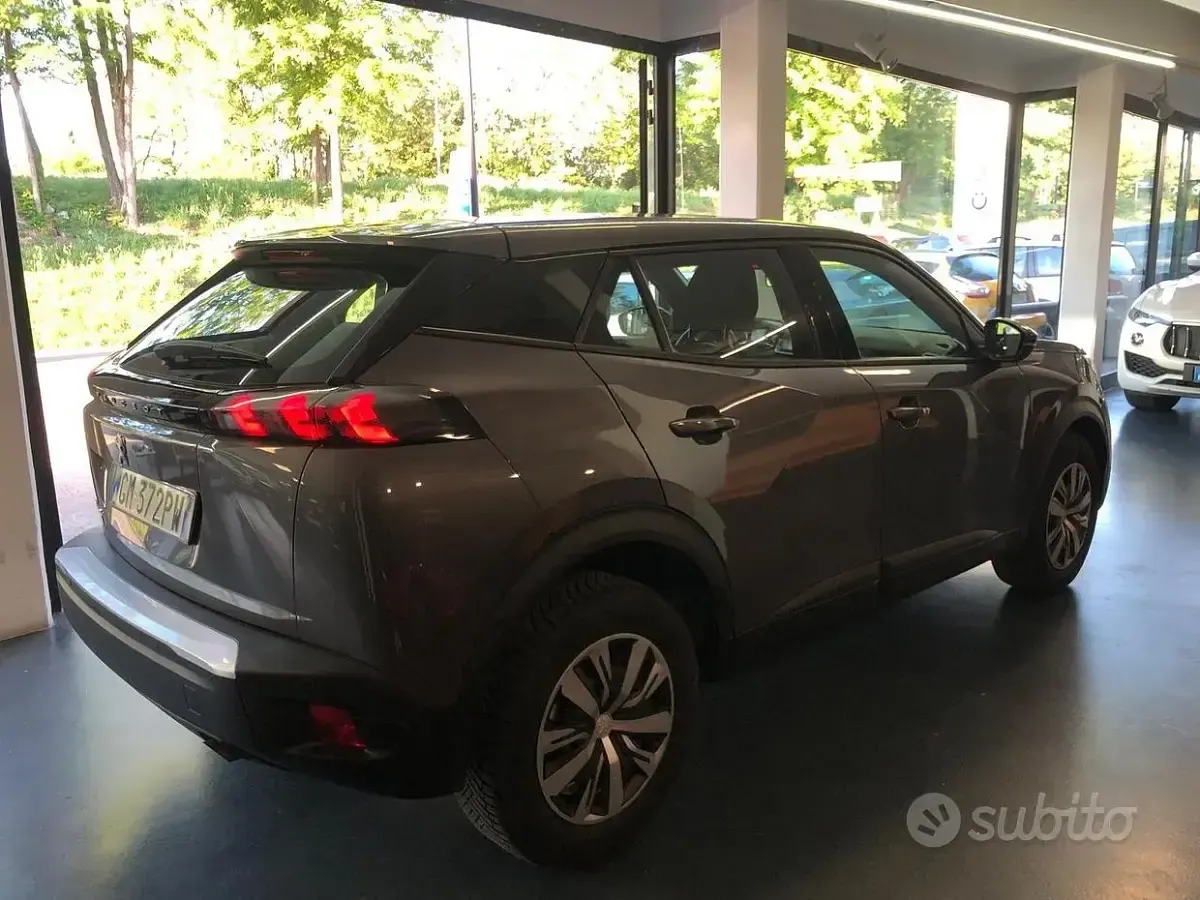 Usata Peugeot 2008 Allure 101 CV (74 kW) 2023 Grigio SUV