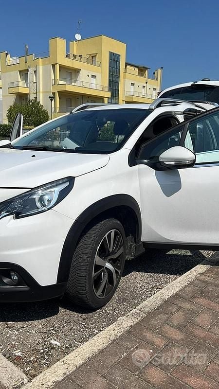 Usata Peugeot 2008 82 CV (60 kW) 2018 Bianco SUV