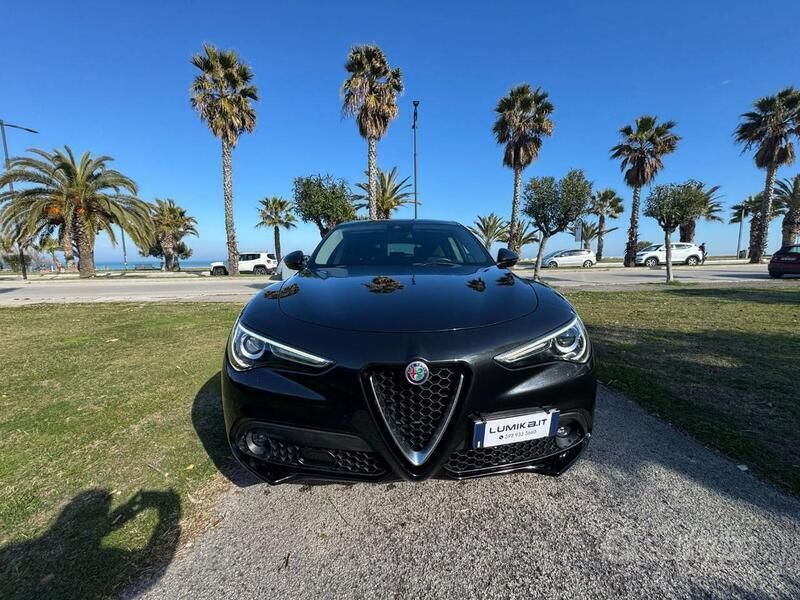 Usata Alfa Romeo Stelvio Business 210 CV (154 kW) 2018 Nero metallizzato SUV