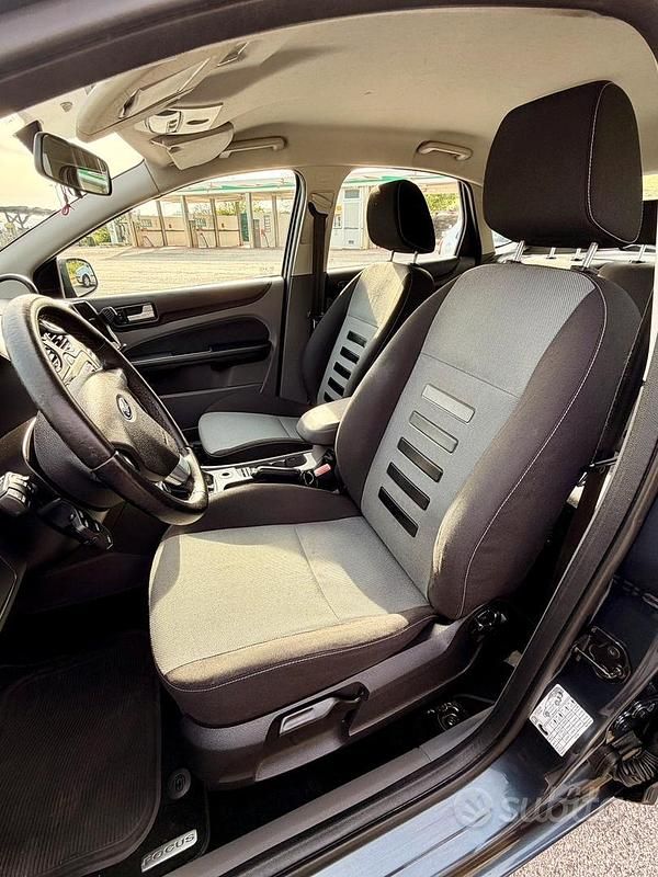 Usata Ford Focus Titanium 110 CV (80 kW) 2011 Grigio Berlina