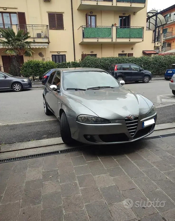 Usata Alfa Romeo 147 150 CV (110 kW) 2006 Grigio Utilitaria