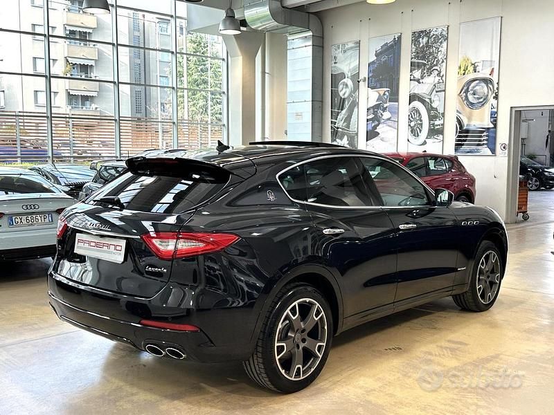 Usata Maserati Levante 250 CV (183 kW) 2018 Nero ribelle SUV