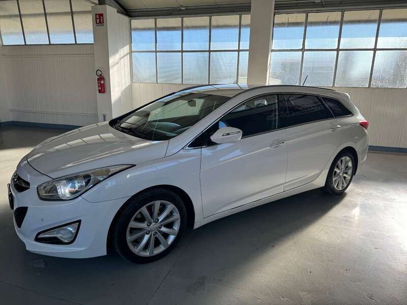 Bianco Usata 2012 Hyundai i40 Style Station wagon | 5900 € (Buon prezzo) - Immagine 1/4