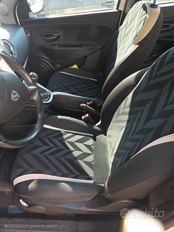Usata Lancia Ypsilon 69 CV (50 kW) 2017 Utilitaria