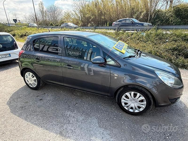 Usata Opel Corsa Cosmo 86 CV (63 kW) 2011 Grigio Utilitaria