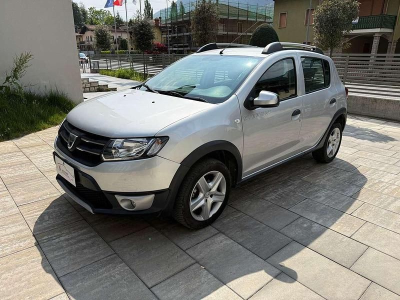 Usata Dacia Sandero Prestige 90 CV (66 kW) 2015 Grigio Berlina