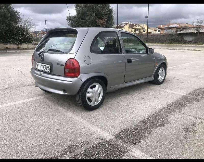 Usata Opel Corsa 109 CV (80 kW) 1994 Berlina