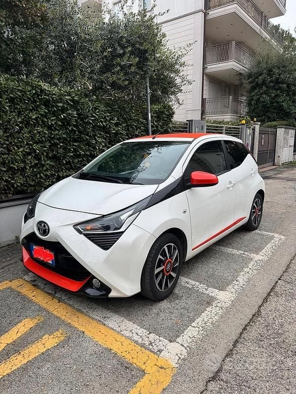 Bianco Usata 2019 Toyota Aygo X-wave Utilitaria | 11.000 € (Buon prezzo) - Immagine 1/4