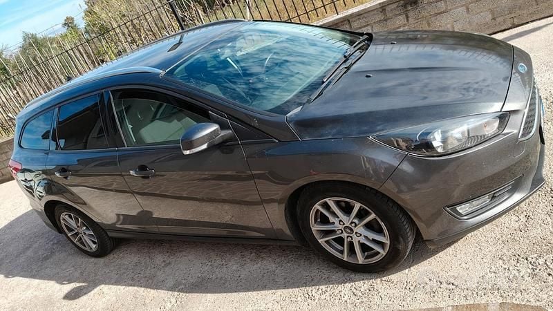Grigio Usata 2018 Ford Focus Station wagon | 9000 € (Buon prezzo) - Immagine 1/2