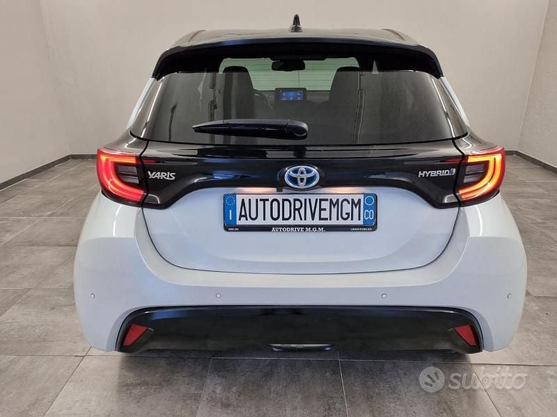 Usata Toyota Yaris Hybrid Style 92 CV (67 kW) 2023 Bianco Berlina