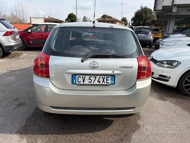 Usata Toyota Corolla Sol 97 CV (71 kW) 2005 Grigio Berlina