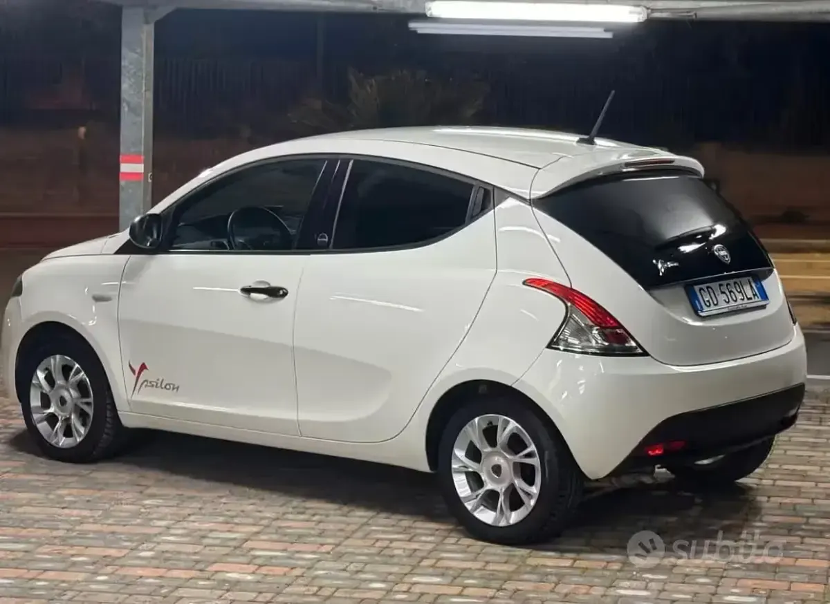 Usata Lancia Ypsilon 69 CV (50 kW) 2021 Bianco Utilitaria