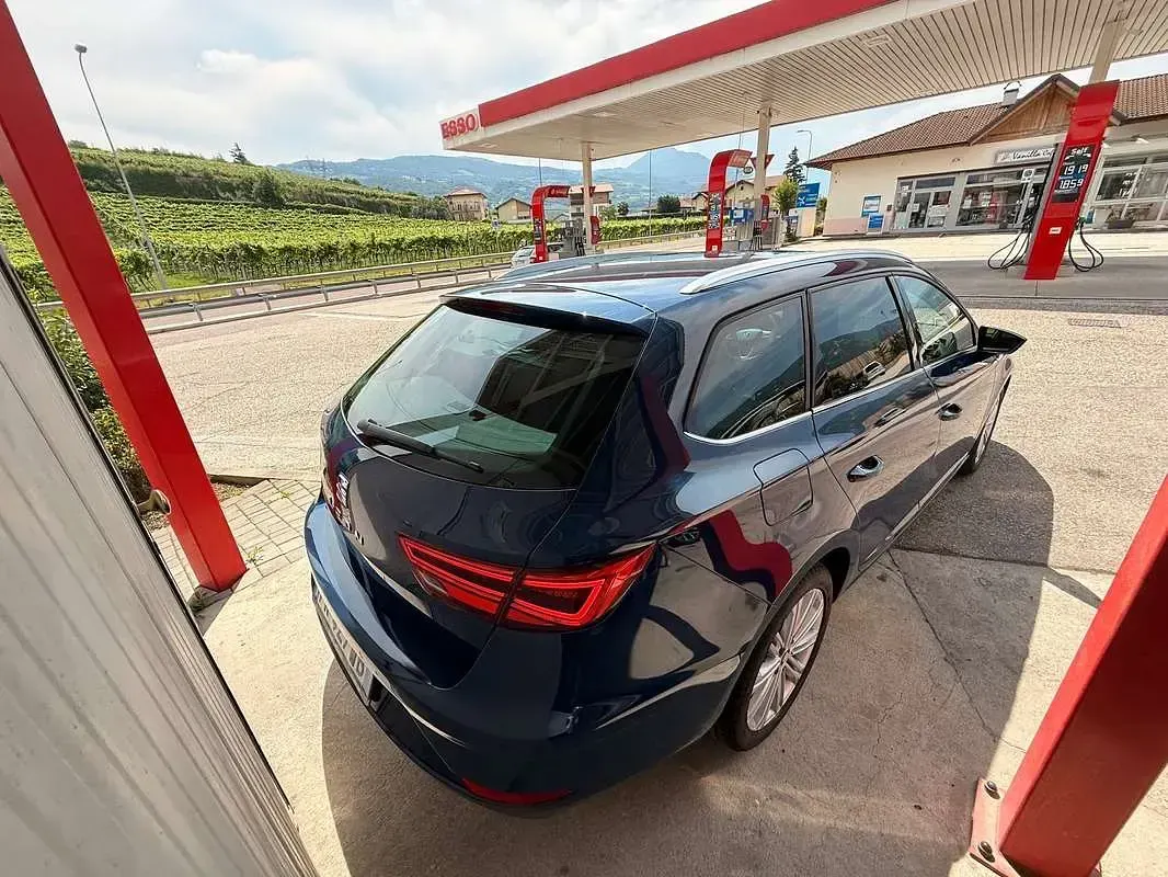 Usata Seat Leon ST XCELLENCE 150 CV (110 kW) 2017 Blu/azzurro Station wagon