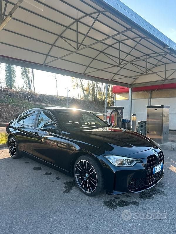 Usata BMW 318 150 CV (110 kW) 2023 Nero Berlina