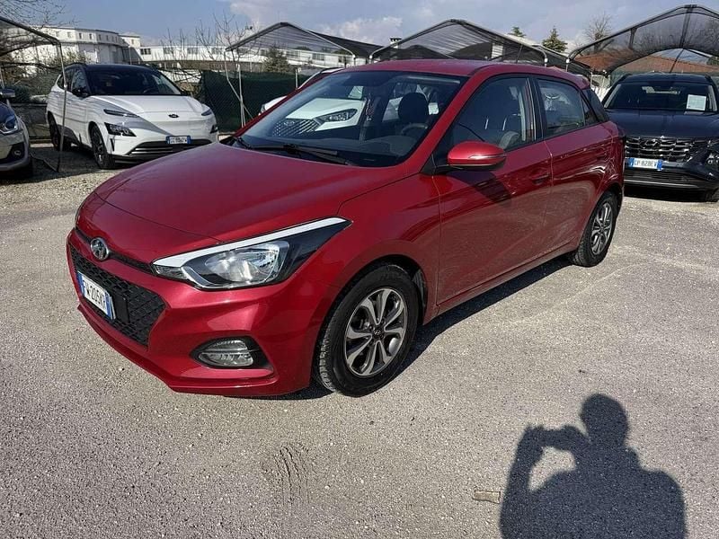 Usata Hyundai i20 75 CV (55 kW) 2019 Rosso Utilitaria