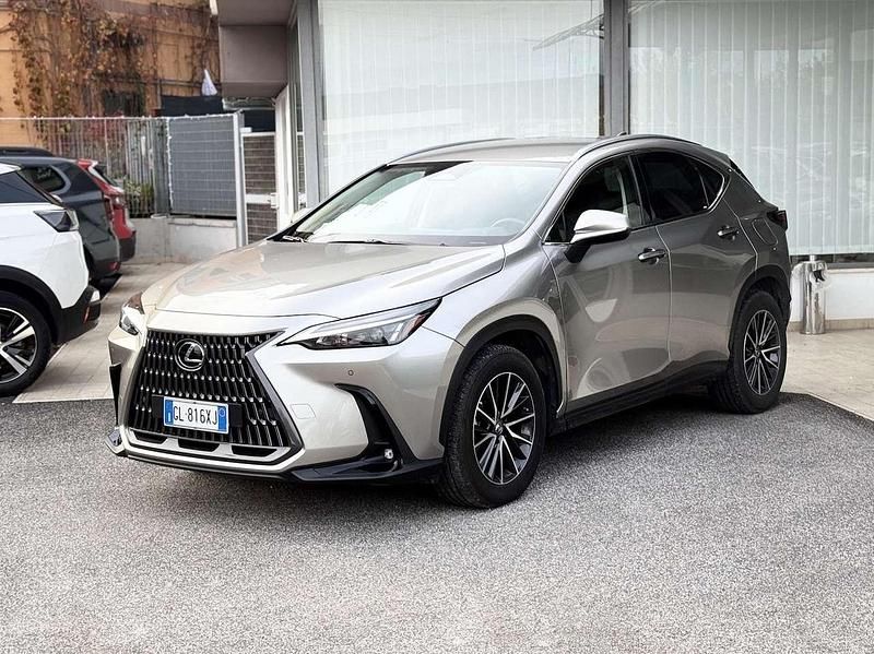 Usata Lexus NX300h 190 CV (139 kW) 2022 Grigio SUV