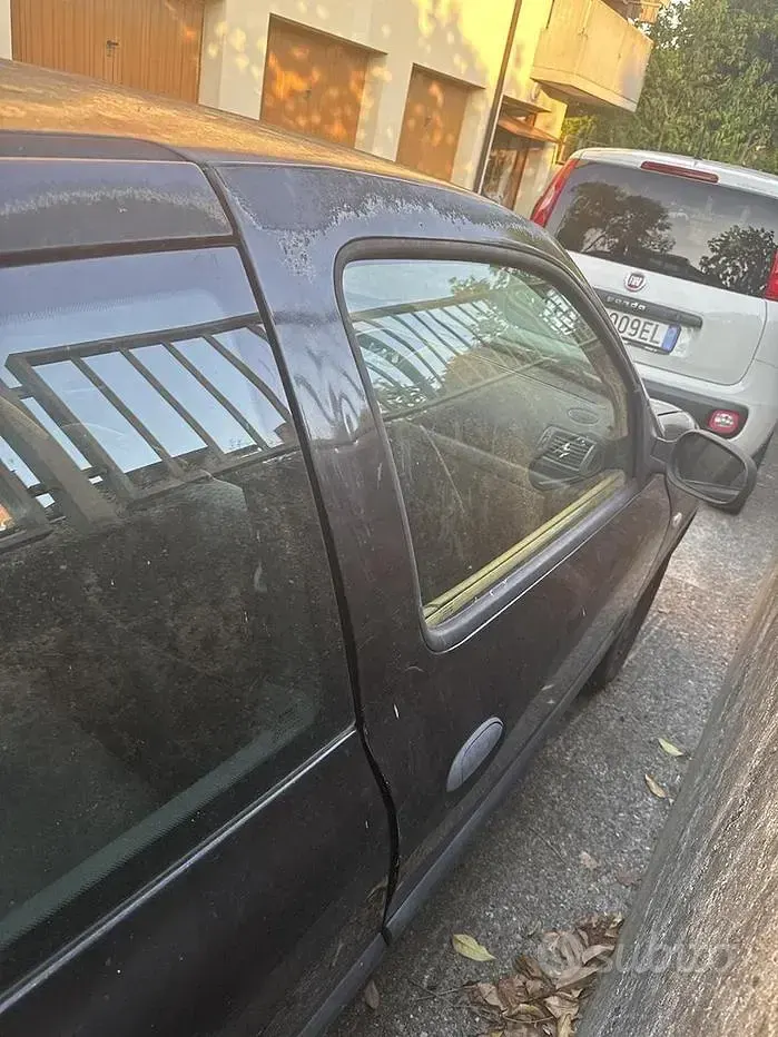 Usata Renault Clio II 58 CV (42 kW) 2004 Nero Berlina