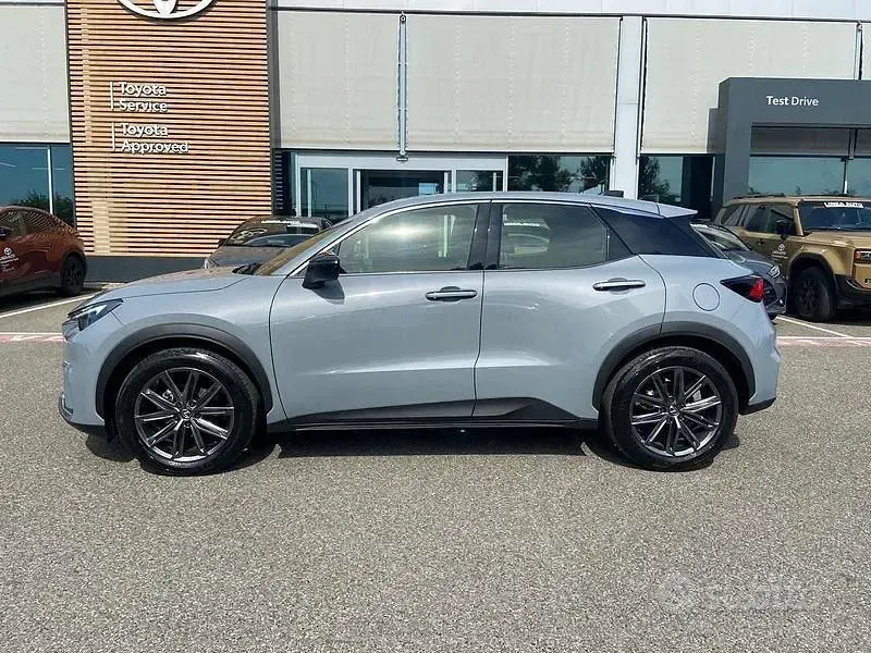 Usata Lexus LBX 136 CV (100 kW) 2025 Grigio SUV