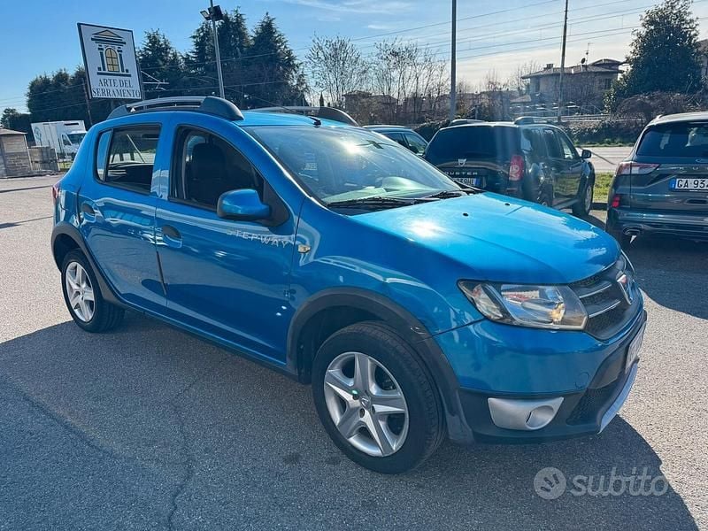 Usata Dacia Sandero Prestige 90 CV (66 kW) 2014 Blu Berlina