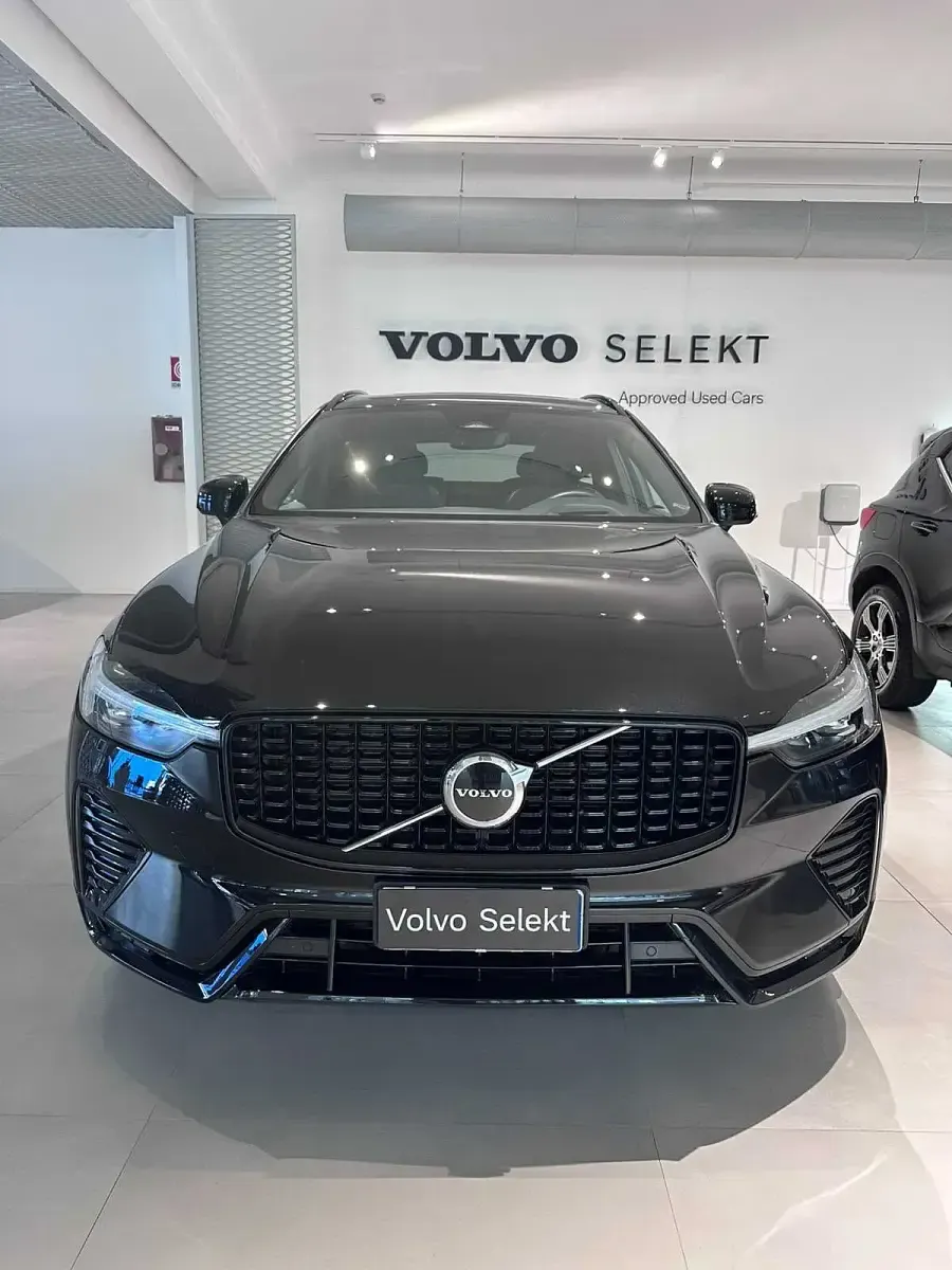 Usata Volvo XC60 184 CV (135 kW) 2024 Nero SUV