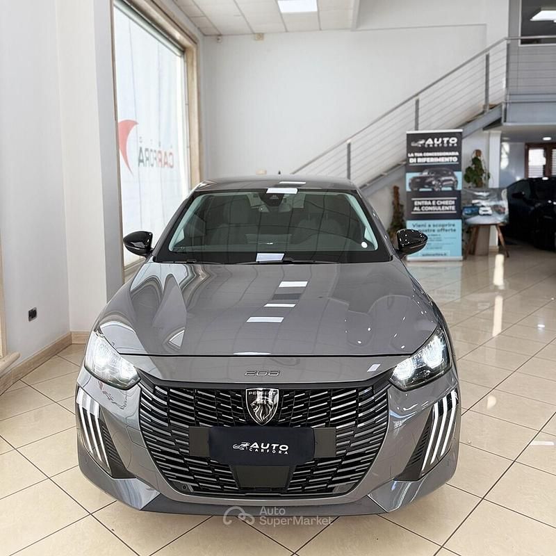 Usata Peugeot 208 Allure 101 CV (74 kW) 2025 Grigio Utilitaria