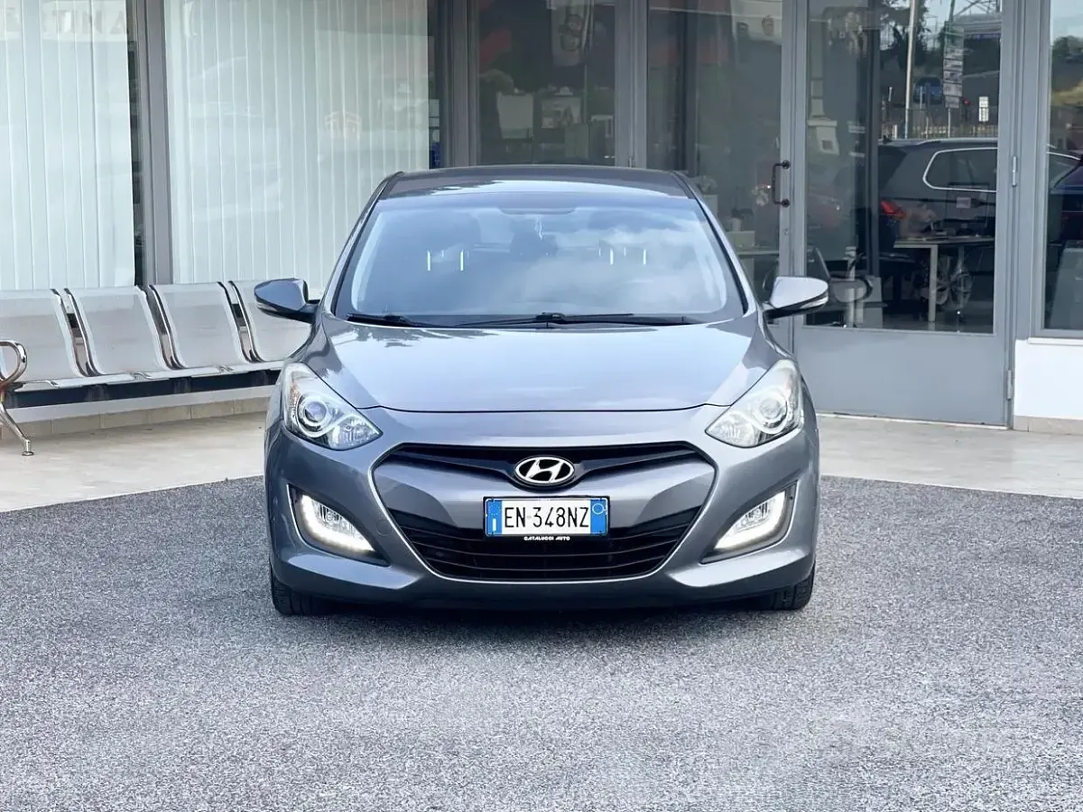 Usata Hyundai i30 110 CV (80 kW) 2012 Grigio Berlina