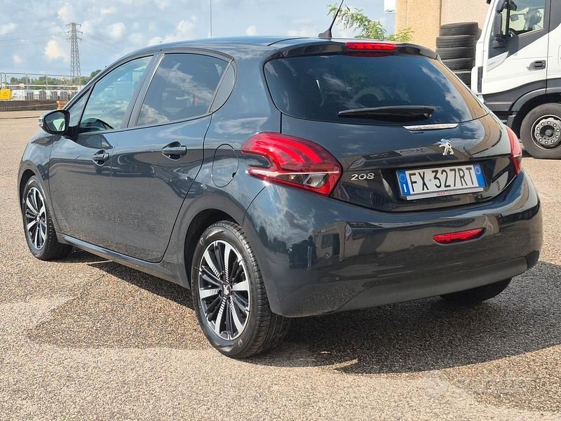 Usata Peugeot 208 Signature Sky 102 CV (75 kW) 2019 Grigio Utilitaria