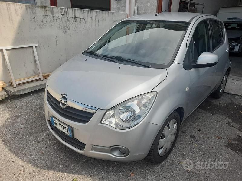 Usata Opel Agila Enjoy 65 CV (47 kW) 2008 Argento Utilitaria