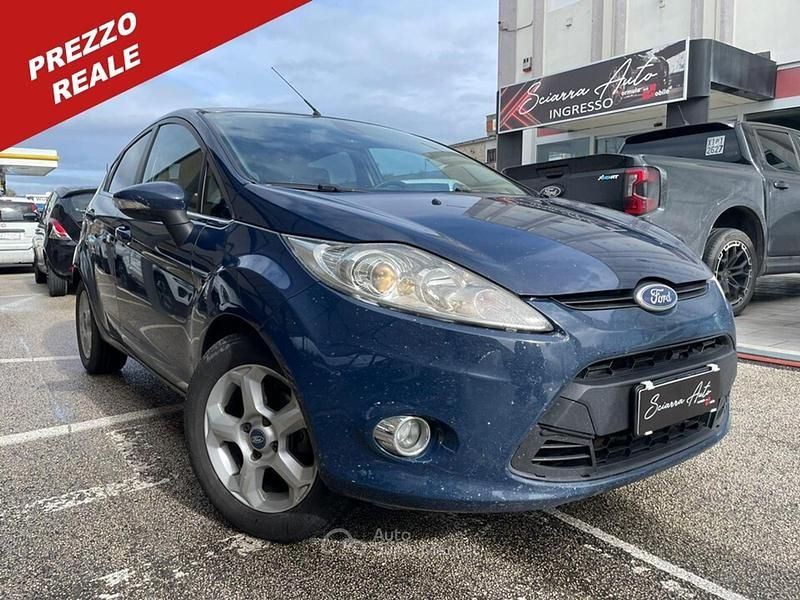 Usata Ford Fiesta Titanium 68 CV (50 kW) 2010 Blu Utilitaria