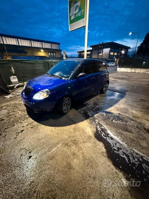 Usata Lancia Ypsilon 95 CV (69 kW) 2011 Blu Utilitaria