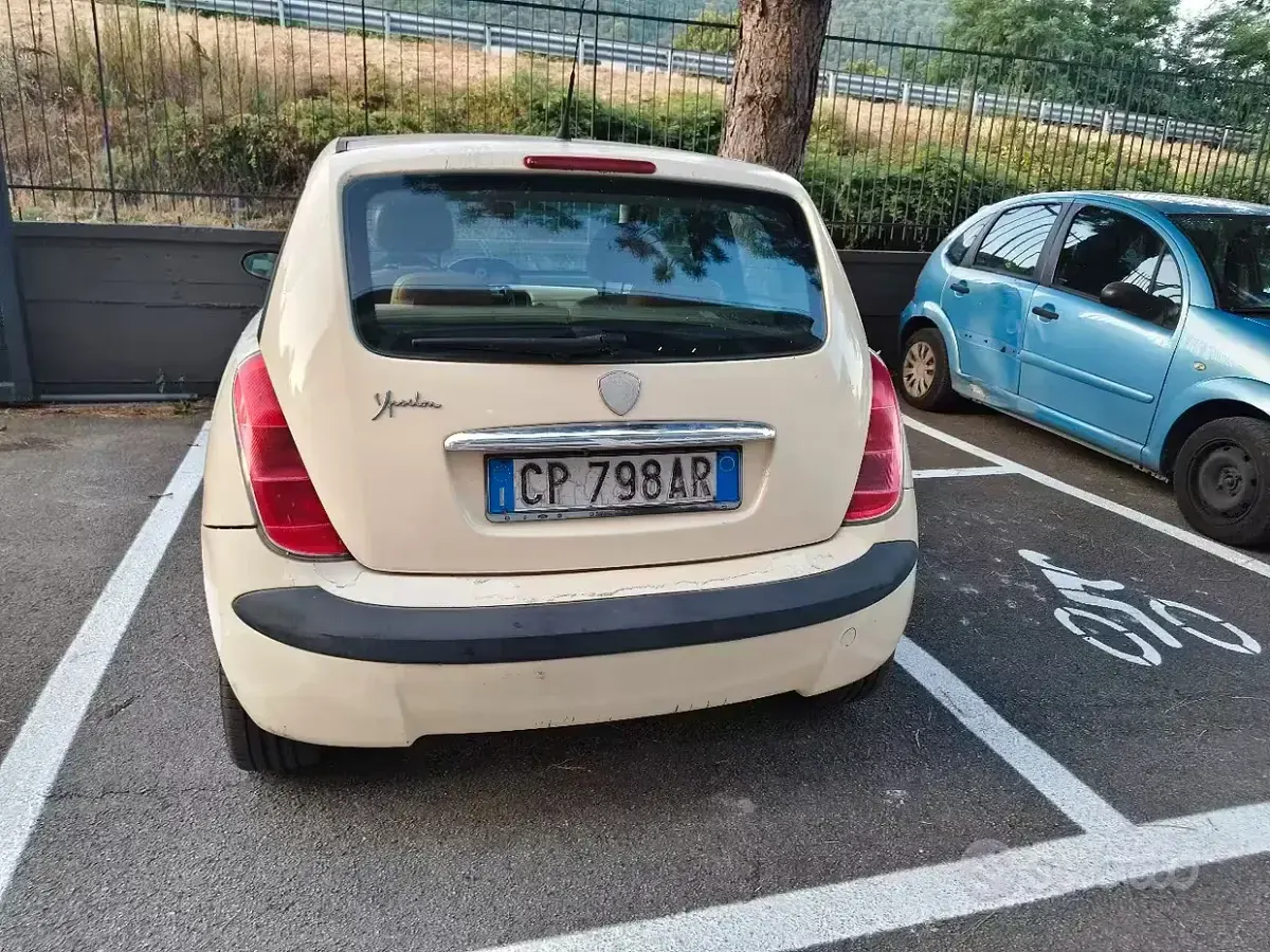 Usata Lancia Ypsilon 80 CV (58 kW) 2004 Marrone Utilitaria