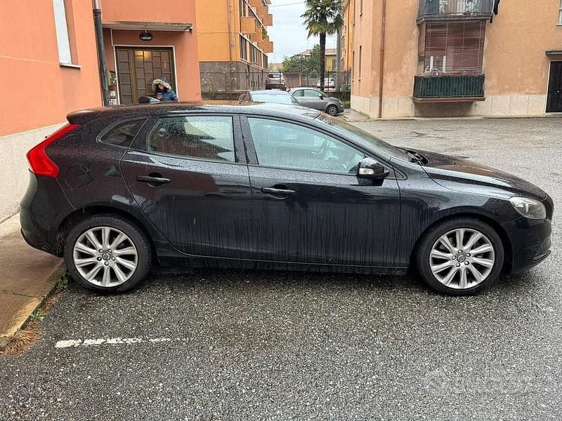 Gebraucht Volvo V40 120 PS (88 kW) 2015 Schwarz Limousine